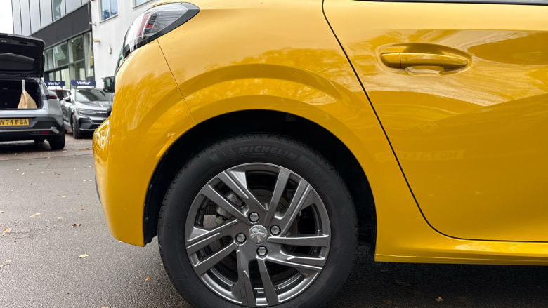 Peugeot 208 1.2 PureTech 100 Active Premium 5dr EAT8 Petrol Hatchback